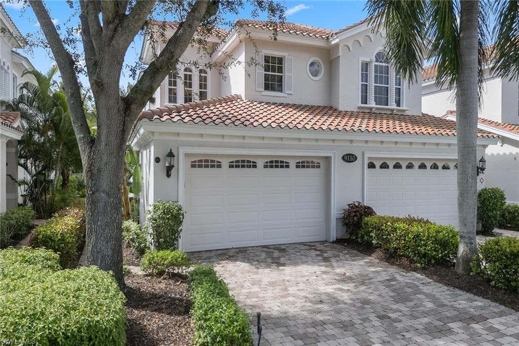 9110 Cascada Way 201, Naples, FL 34114-2