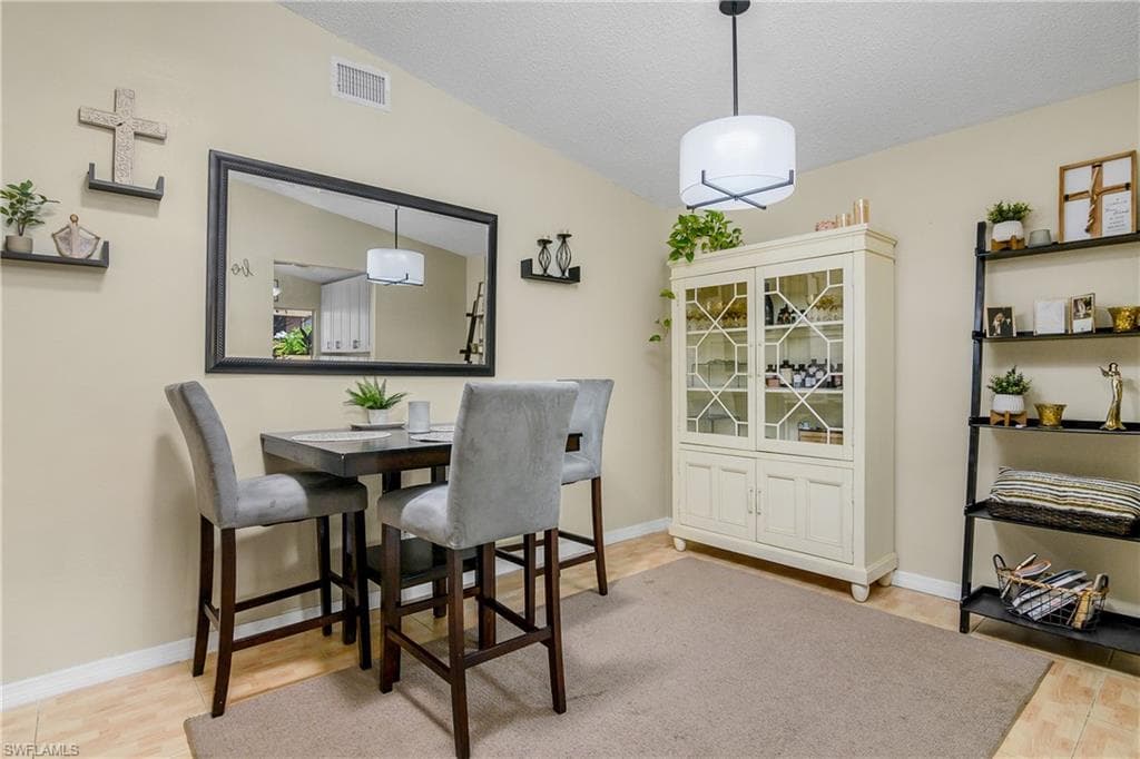 6484 Royal Woods Dr, Fort Myers, FL 33908-7