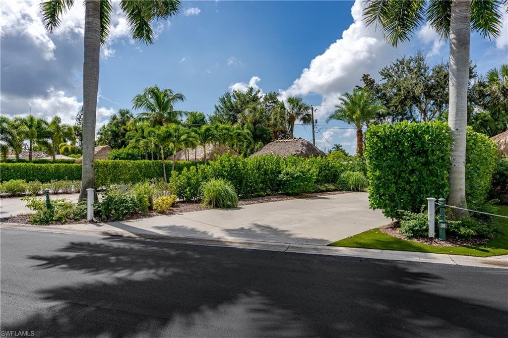 13459 Snook Cir, Naples, FL 34114-8