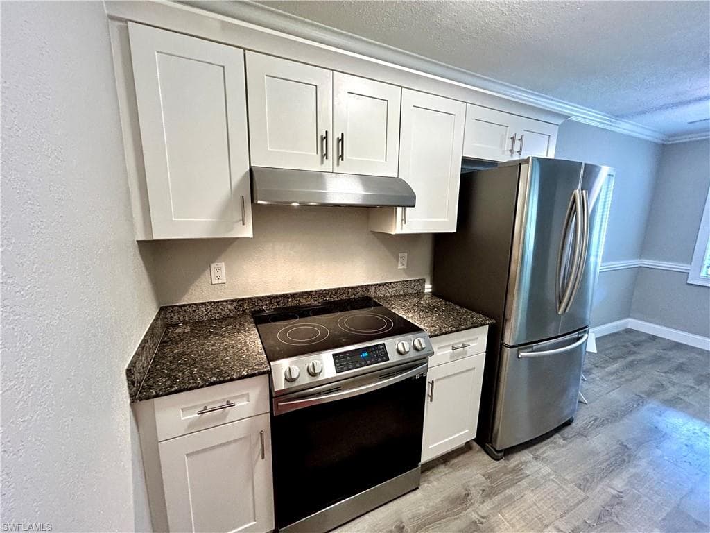 4635 Bayshore Dr P9, Naples, FL 34112-9