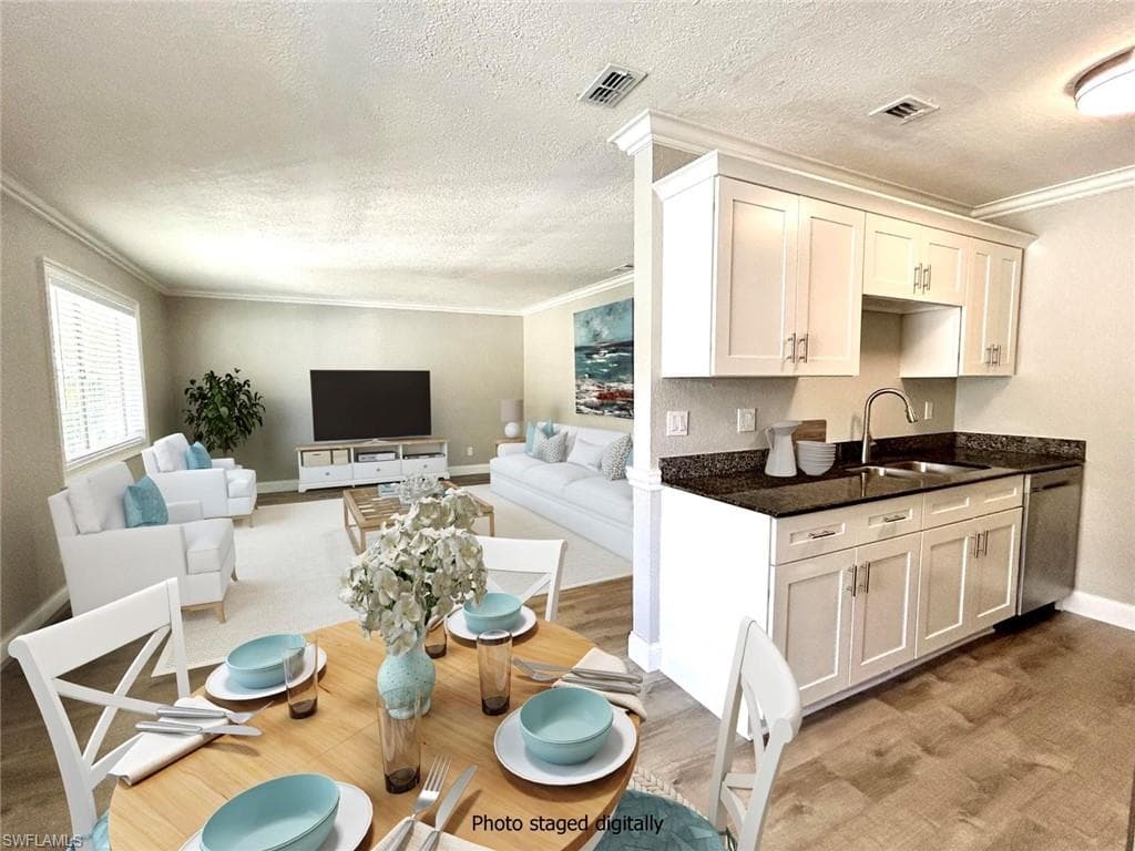 4635 Bayshore Dr P9, Naples, FL 34112-1