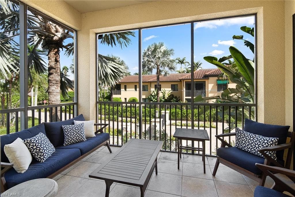 985 Sandpiper St I205, Naples, FL 34102-9