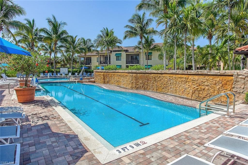 985 Sandpiper St I205, Naples, FL 34102-25