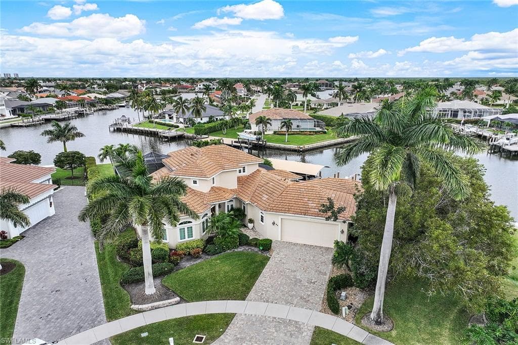 95 Anchor Ct, Marco Island, FL 34145-1