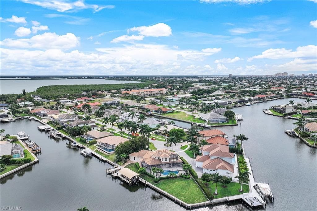 95 Anchor Ct, Marco Island, FL 34145-45