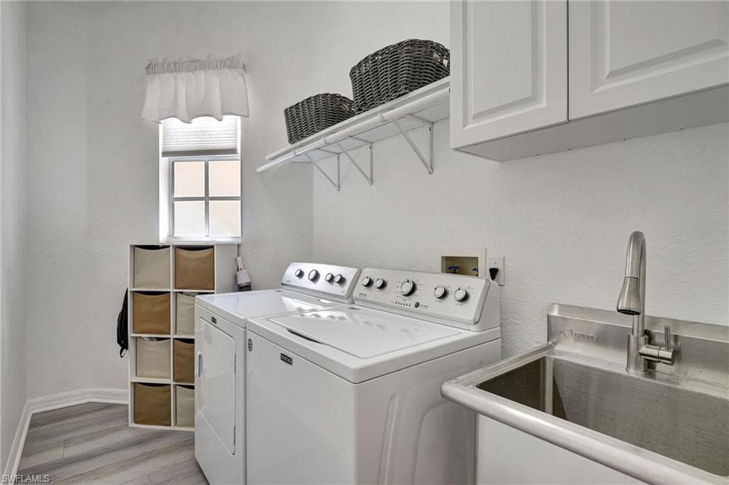 170 Vista Ln, Naples, FL 34119-15