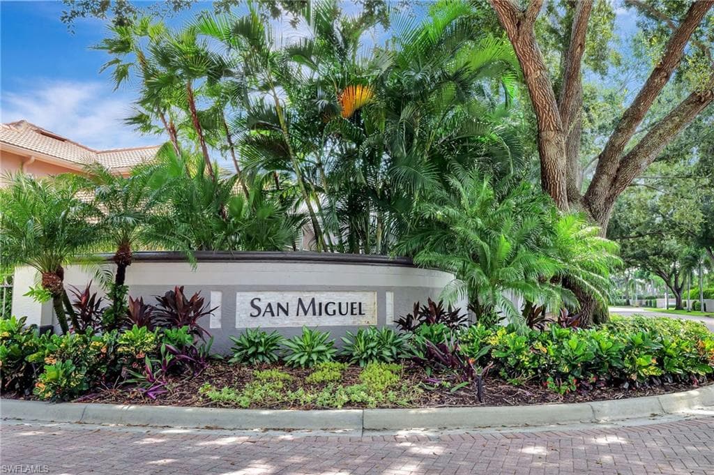 170 Vista Ln, Naples, FL 34119-20