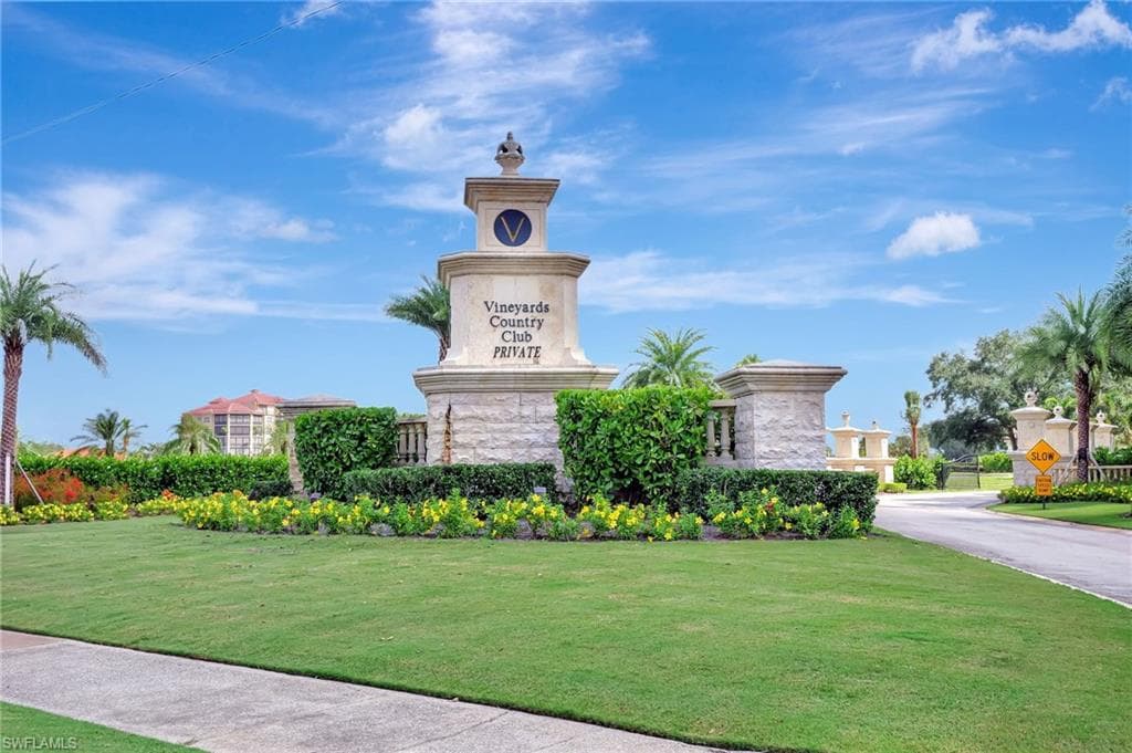 170 Vista Ln, Naples, FL 34119-21