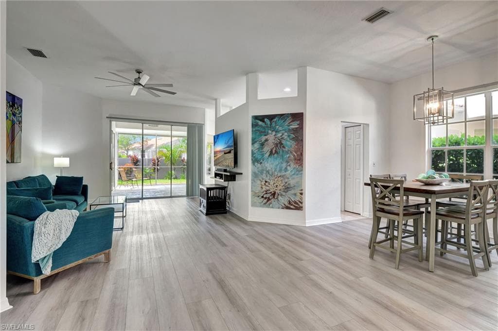 170 Vista Ln, Naples, FL 34119-3