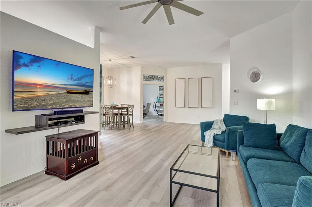 170 Vista Ln, Naples, FL 34119-4