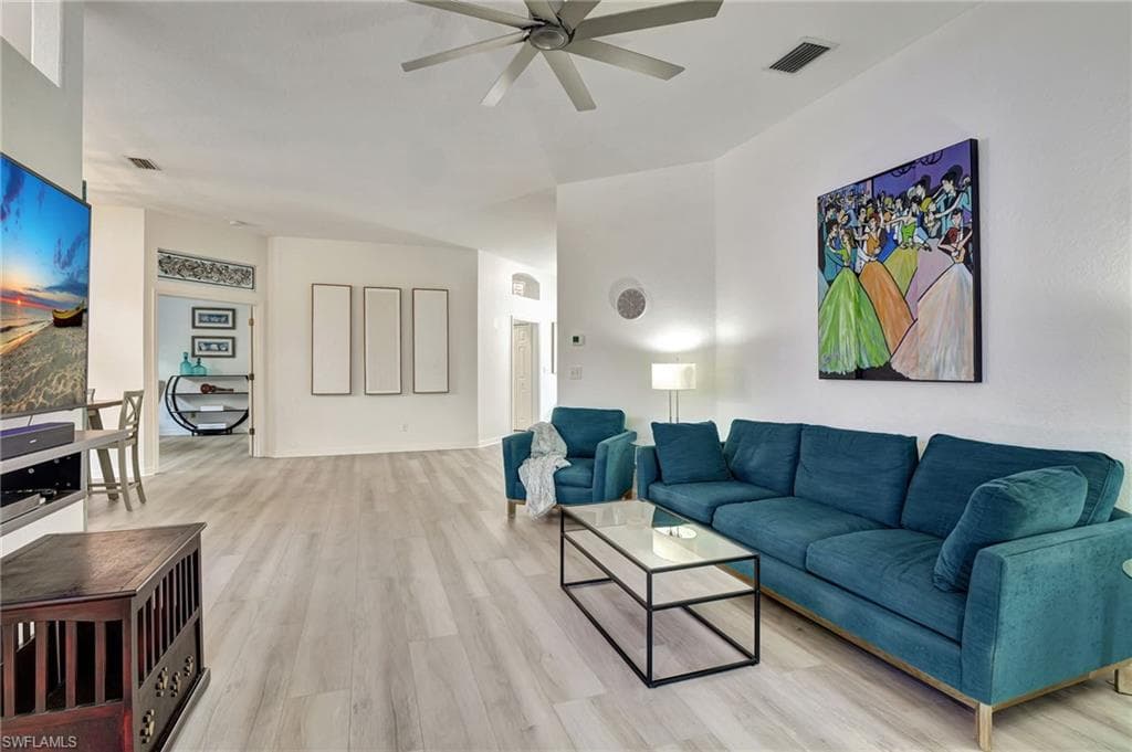 170 Vista Ln, Naples, FL 34119-5