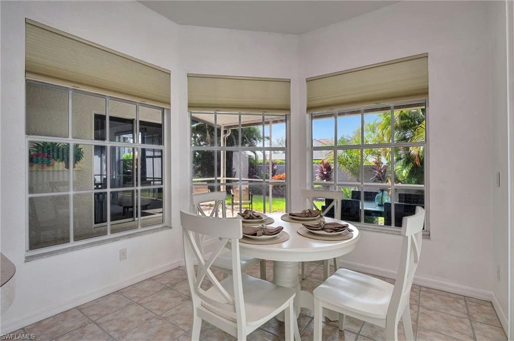 170 Vista Ln, Naples, FL 34119-6