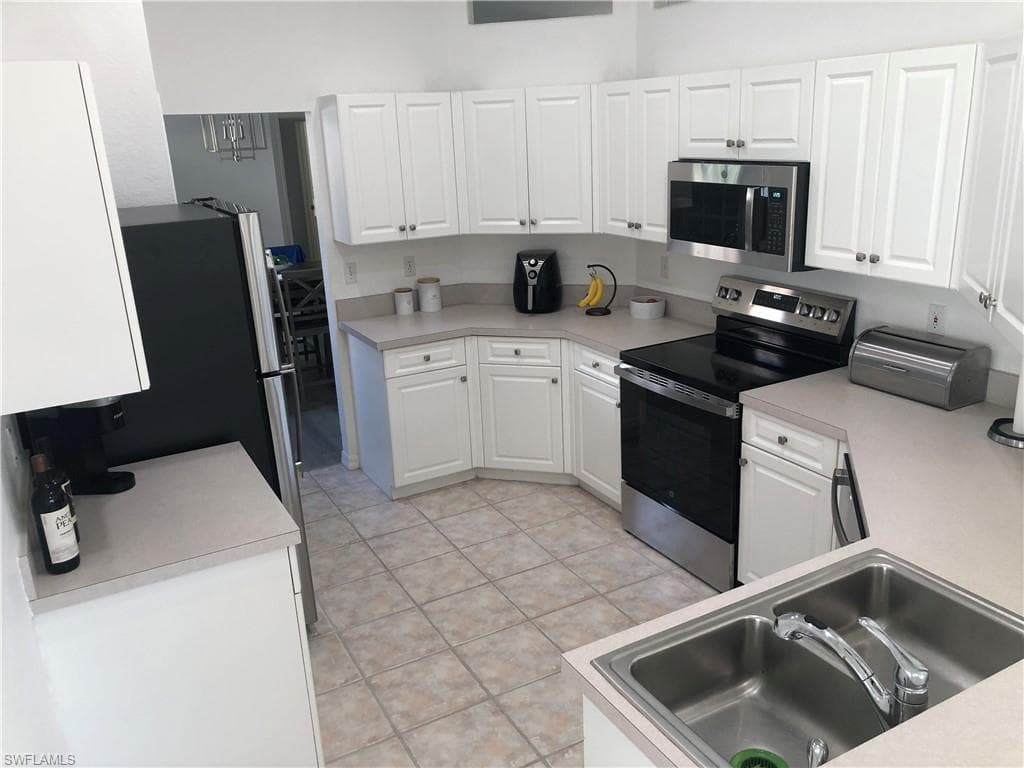 170 Vista Ln, Naples, FL 34119-7