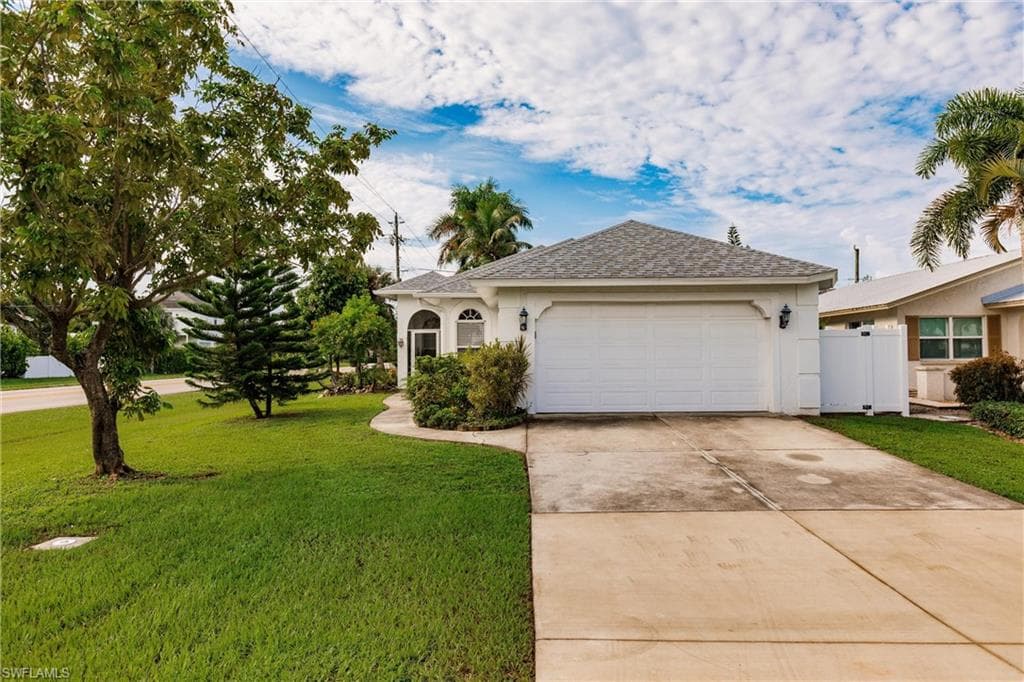 798 105th Ave N, Naples, FL 34108-4