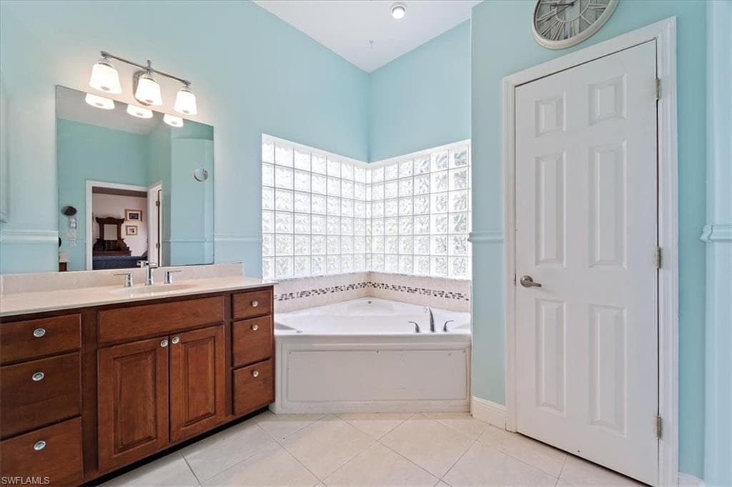4281 68th Ave NE, Naples, FL 34120-24
