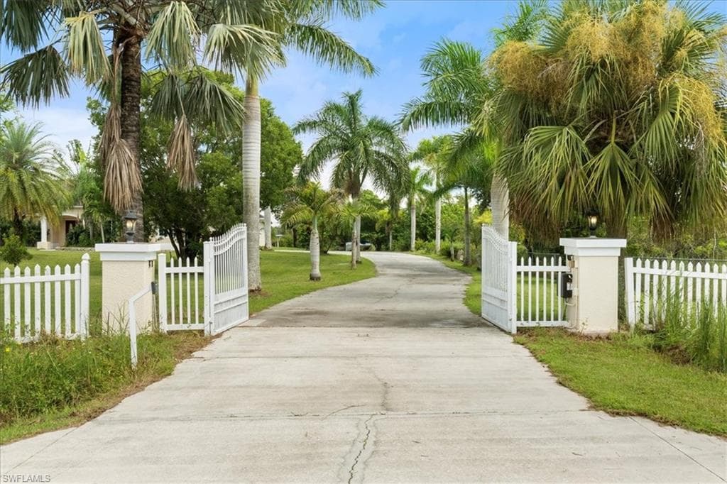 4281 68th Ave NE, Naples, FL 34120-6