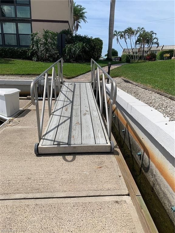 801 River Point Dr, Naples, FL 34102-10