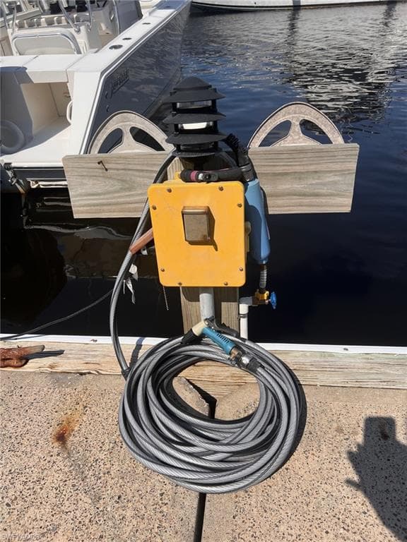 801 River Point Dr, Naples, FL 34102-11