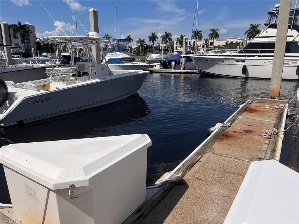 801 River Point Dr, Naples, FL 34102-4