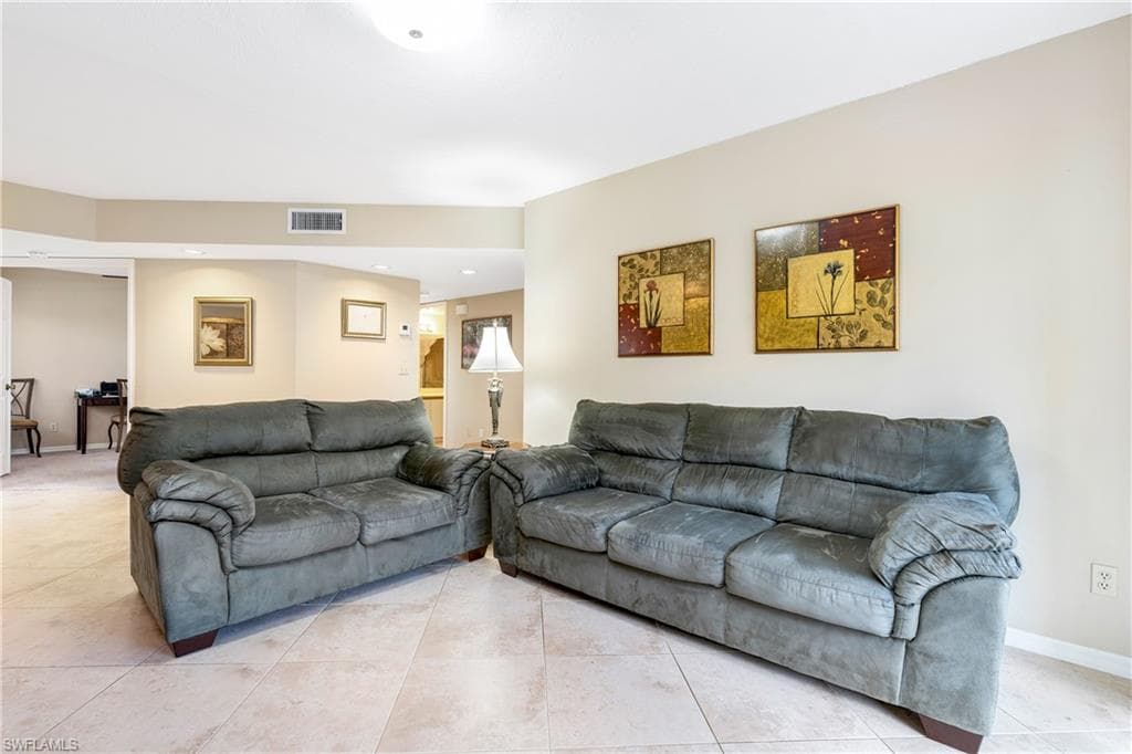 47 Bennington Dr 8-6, Naples, FL 34104-3