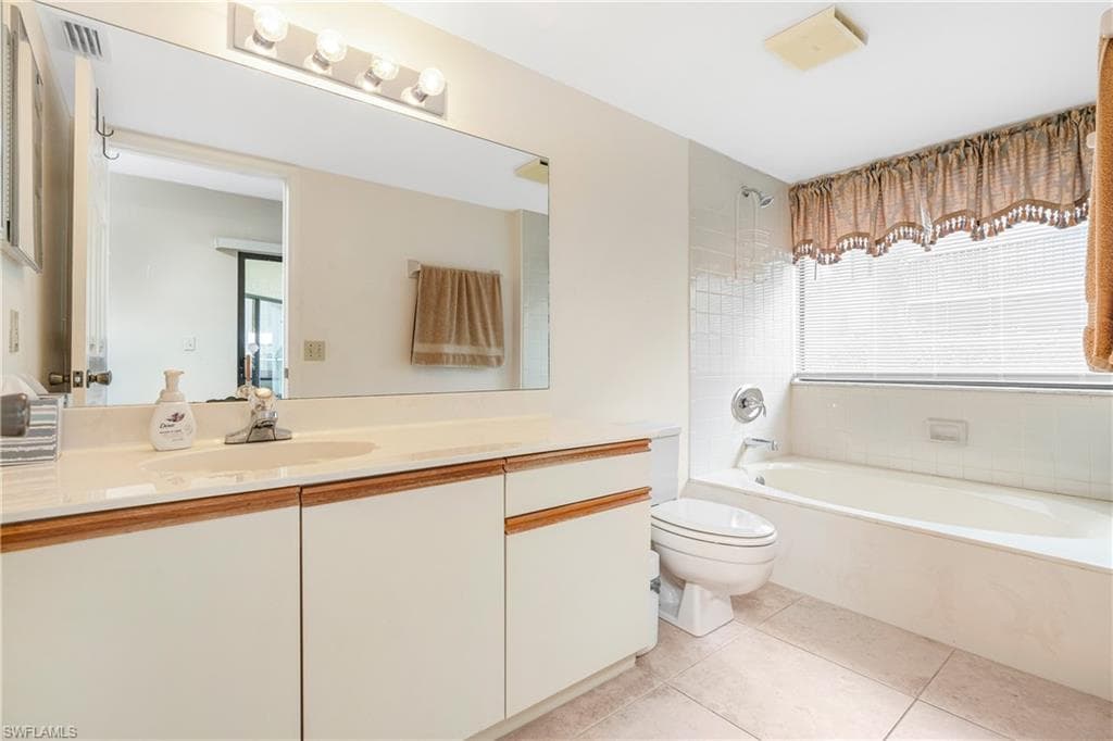 47 Bennington Dr 8-6, Naples, FL 34104-7