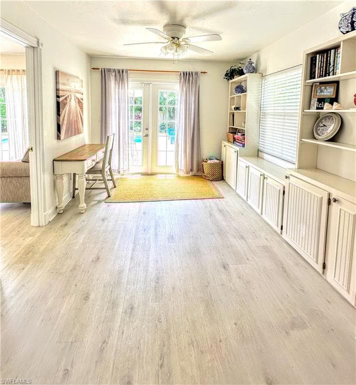 856 98th Ave N, Naples, FL 34108-15