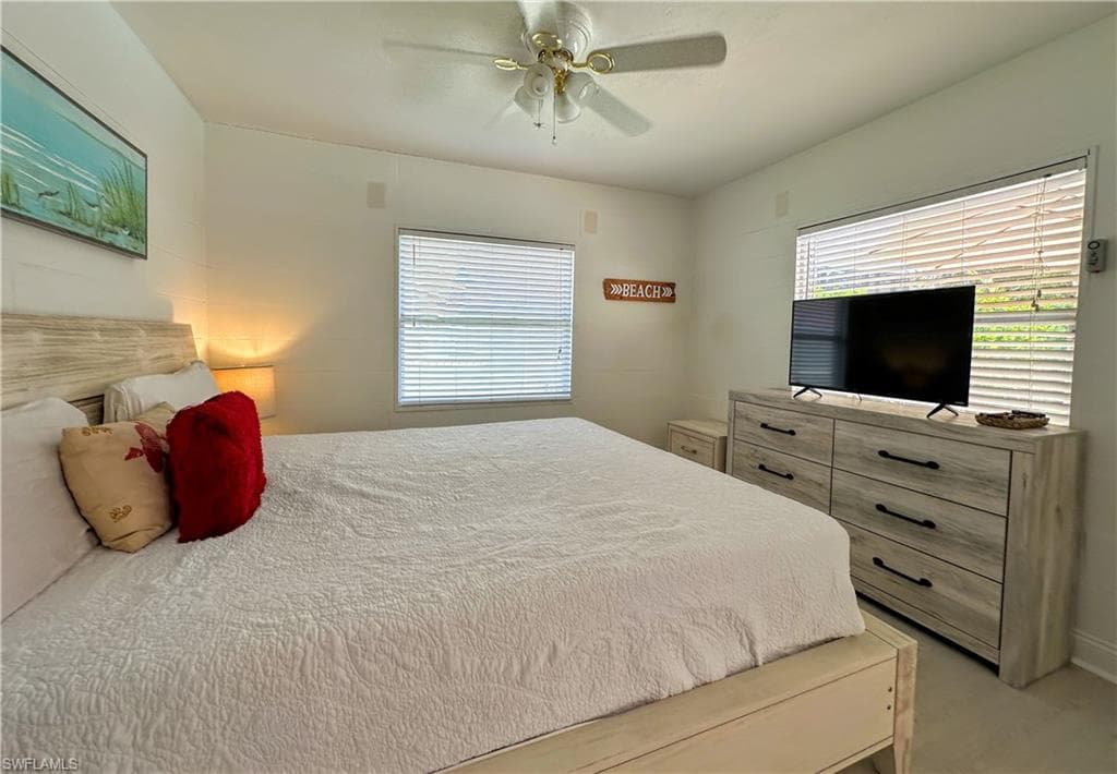 856 98th Ave N, Naples, FL 34108-16