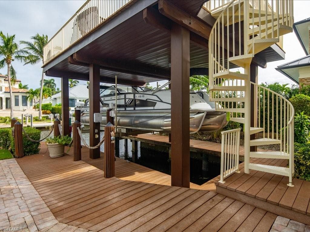 453 18th Ave S, Naples, FL 34102-9