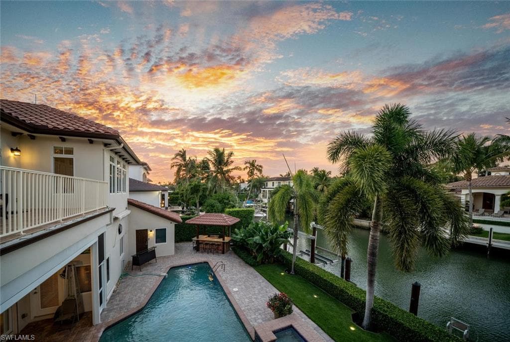 453 18th Ave S, Naples, FL 34102-18