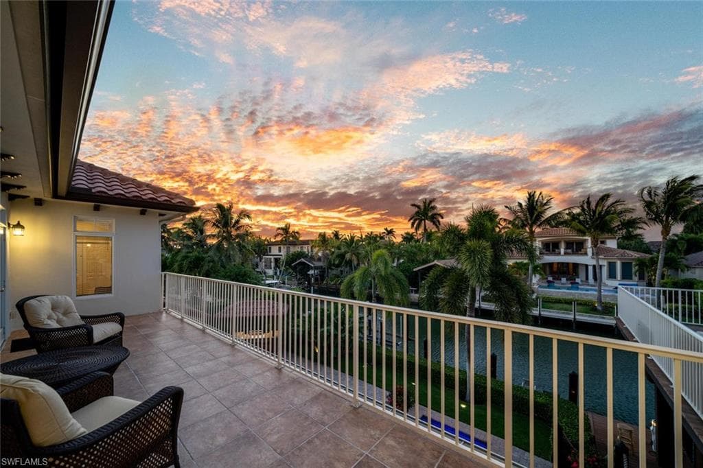 453 18th Ave S, Naples, FL 34102-19