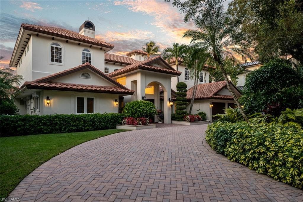 453 18th Ave S, Naples, FL 34102-1