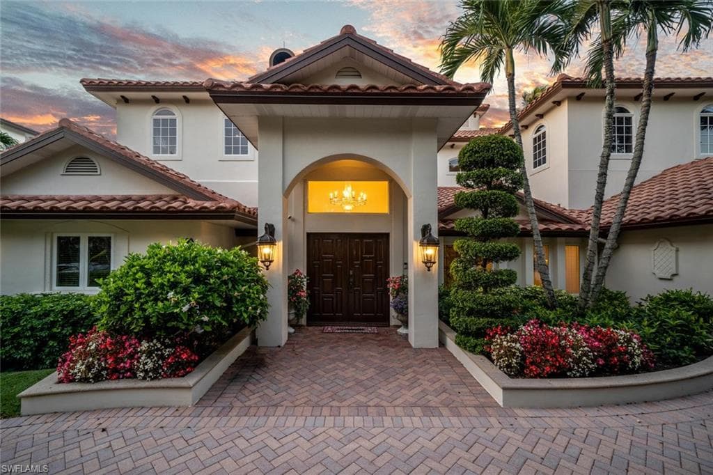 453 18th Ave S, Naples, FL 34102-2