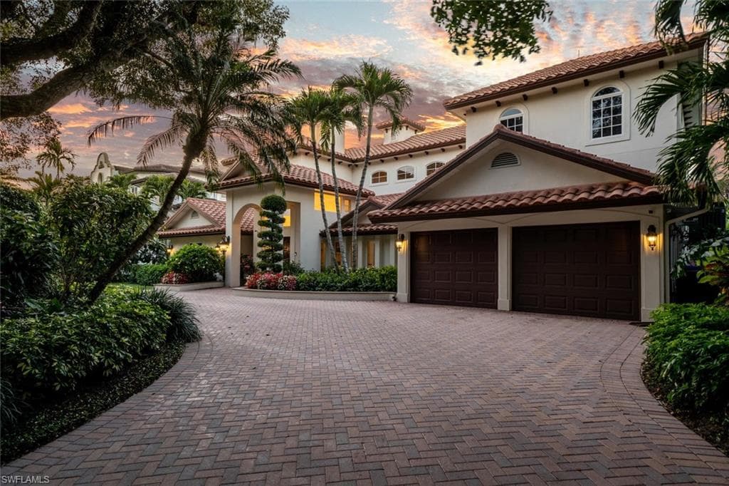 453 18th Ave S, Naples, FL 34102-3