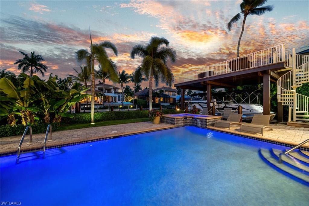 453 18th Ave S, Naples, FL 34102-4