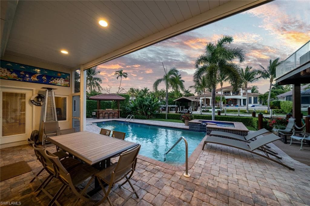 453 18th Ave S, Naples, FL 34102-5
