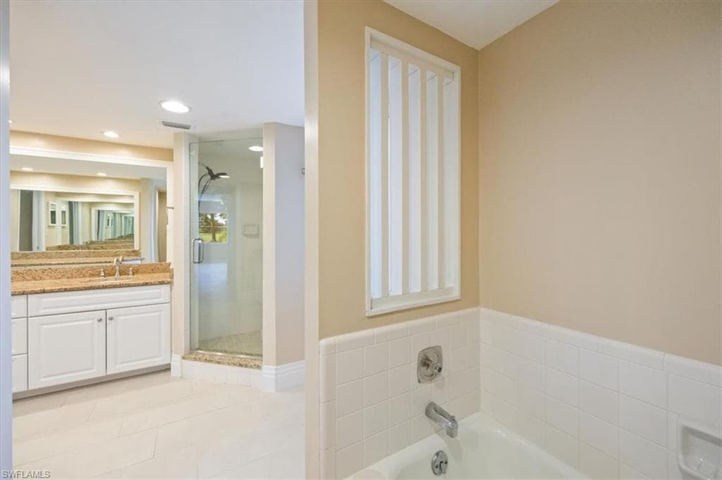 1510 Imperial Golf Course Blvd 114, Naples, FL 34110-18