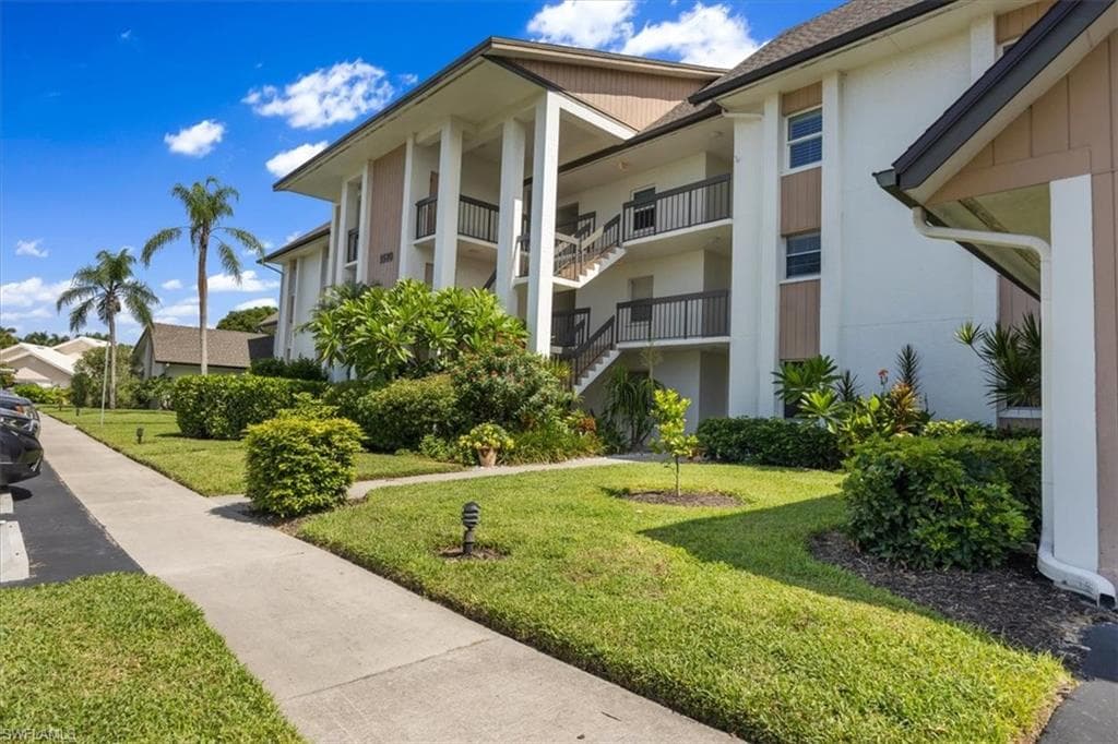 1510 Imperial Golf Course Blvd 114, Naples, FL 34110-2
