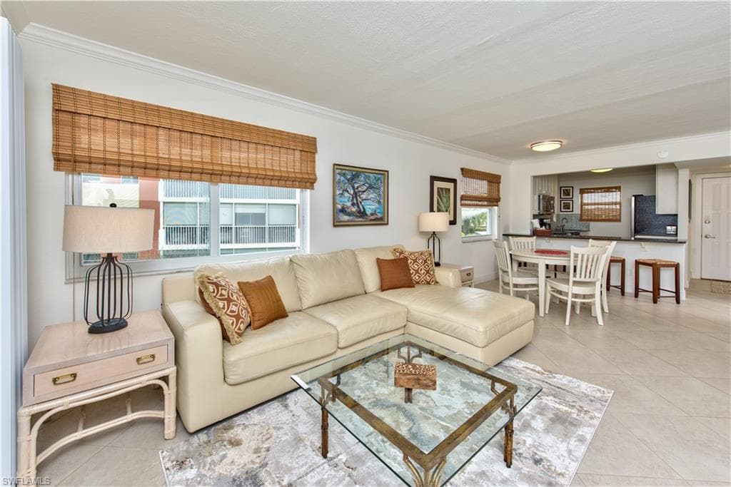 190 Pebble Beach Blvd 205, Naples, FL 34113-9