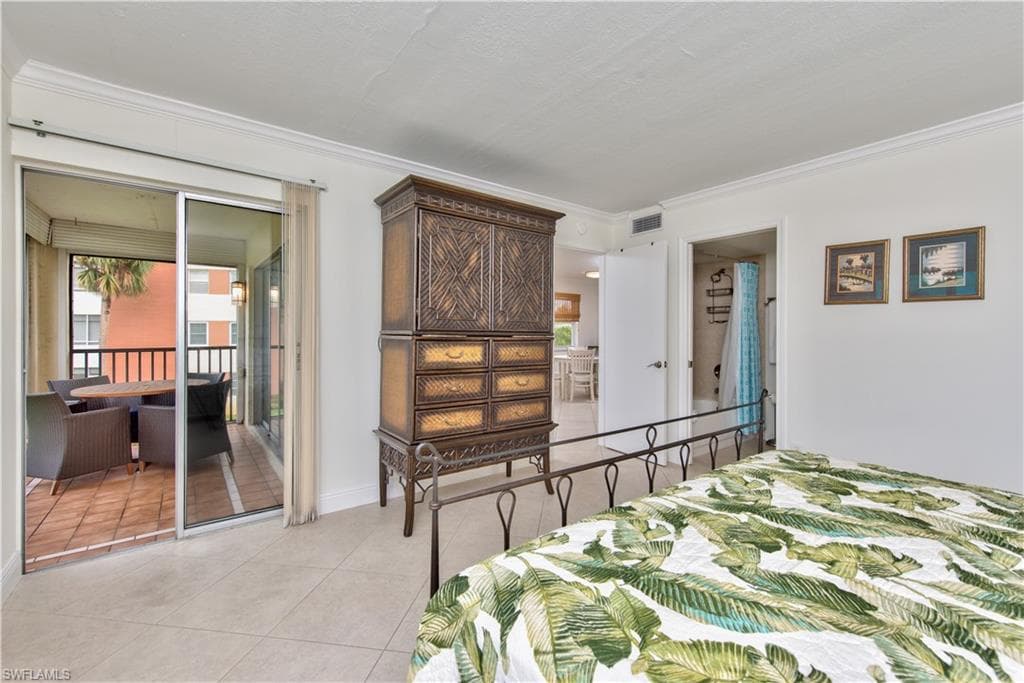 190 Pebble Beach Blvd 205, Naples, FL 34113-12