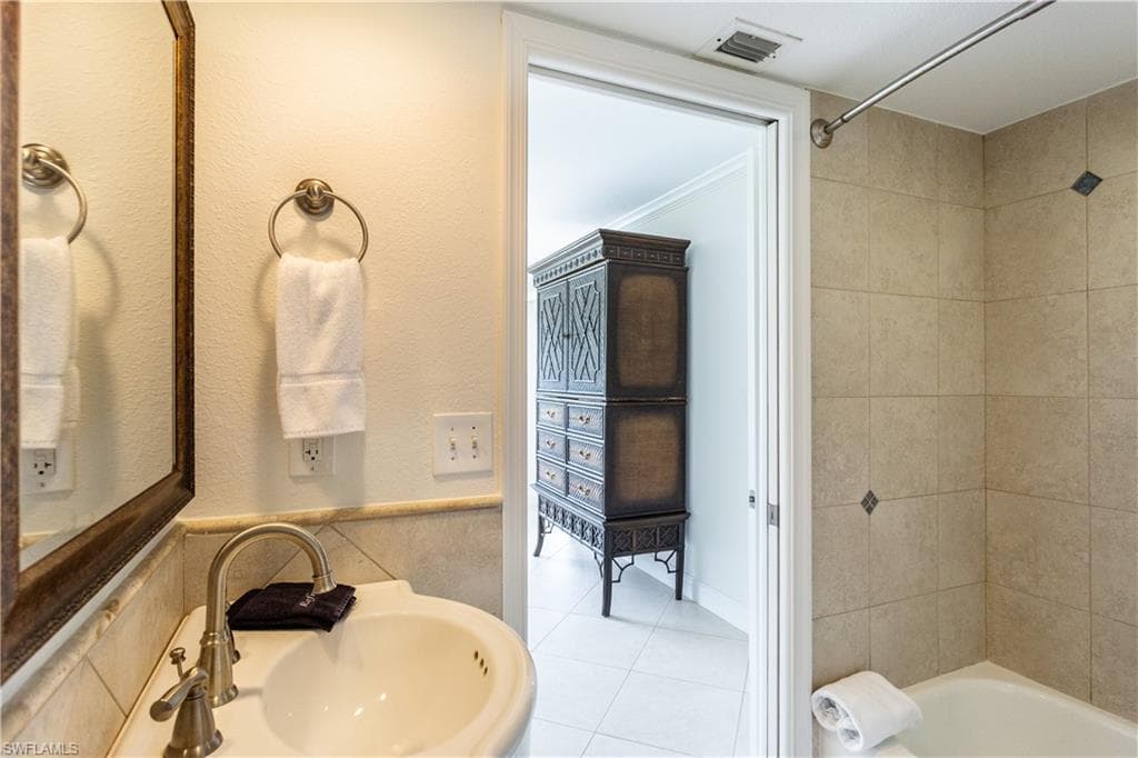 190 Pebble Beach Blvd 205, Naples, FL 34113-14