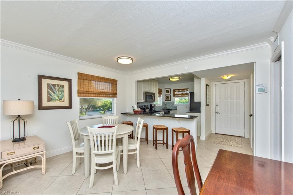 190 Pebble Beach Blvd 205, Naples, FL 34113-6