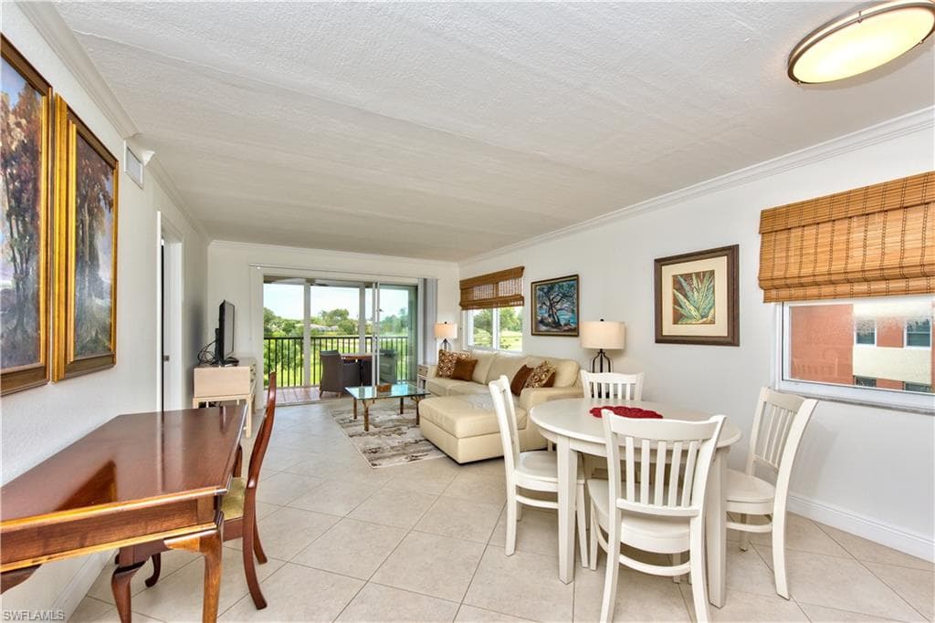 190 Pebble Beach Blvd 205, Naples, FL 34113-7