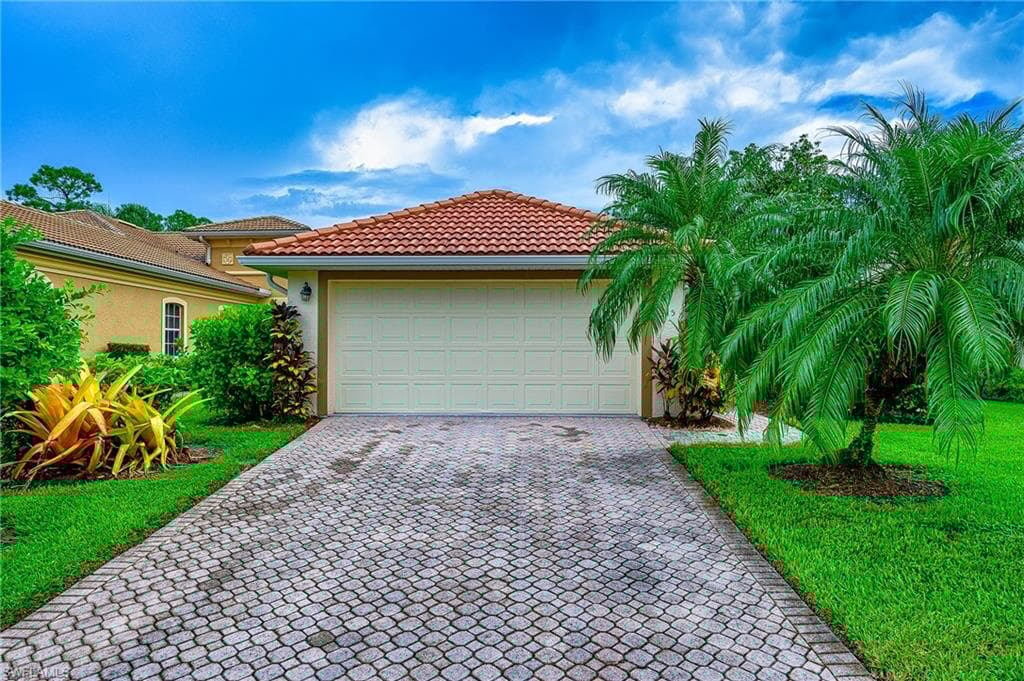 8515 Chase Preserve Dr, Naples, FL 34113-3