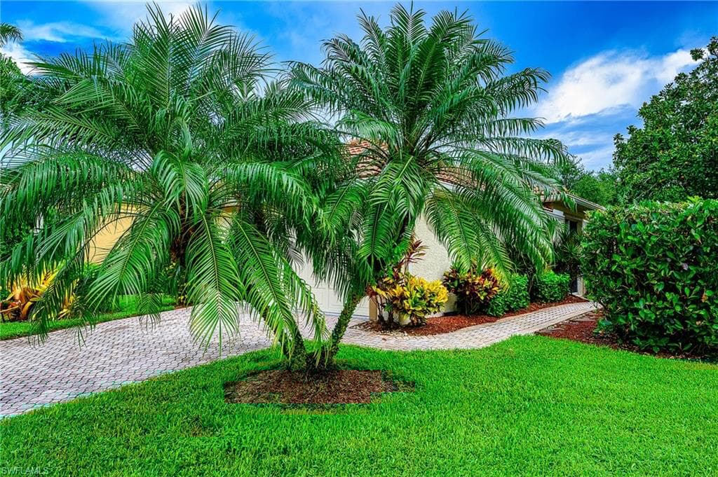 8515 Chase Preserve Dr, Naples, FL 34113-5