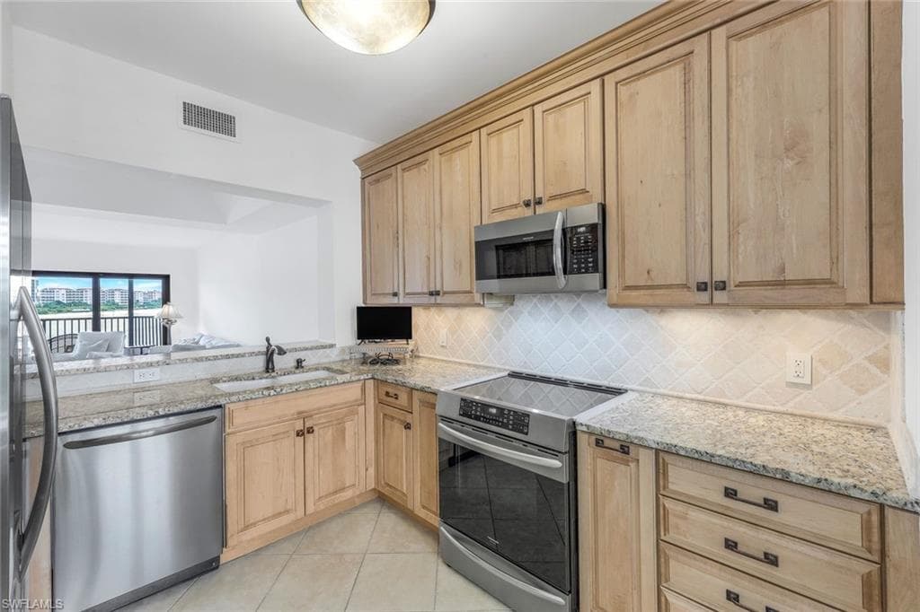 334 La Peninsula Blvd 334, Naples, FL 34113-15