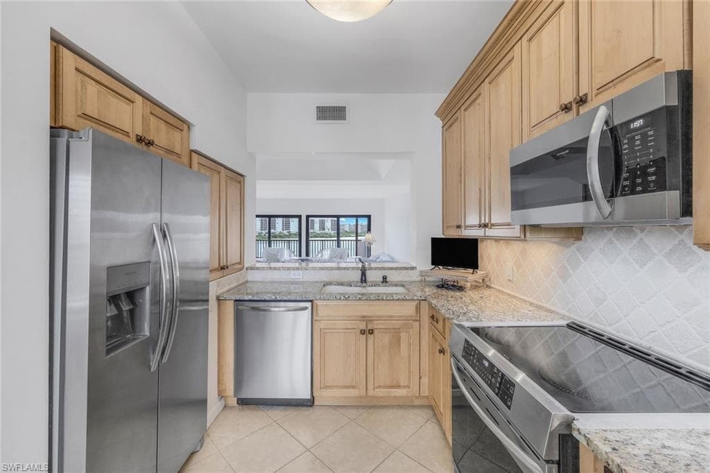 334 La Peninsula Blvd 334, Naples, FL 34113-17