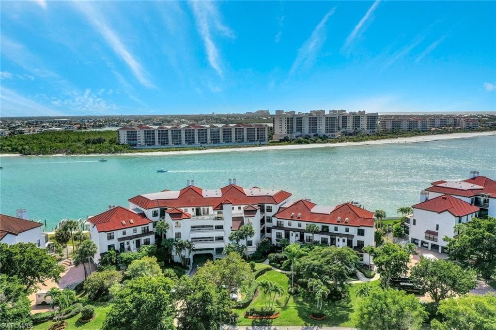 334 La Peninsula Blvd 334, Naples, FL 34113-1