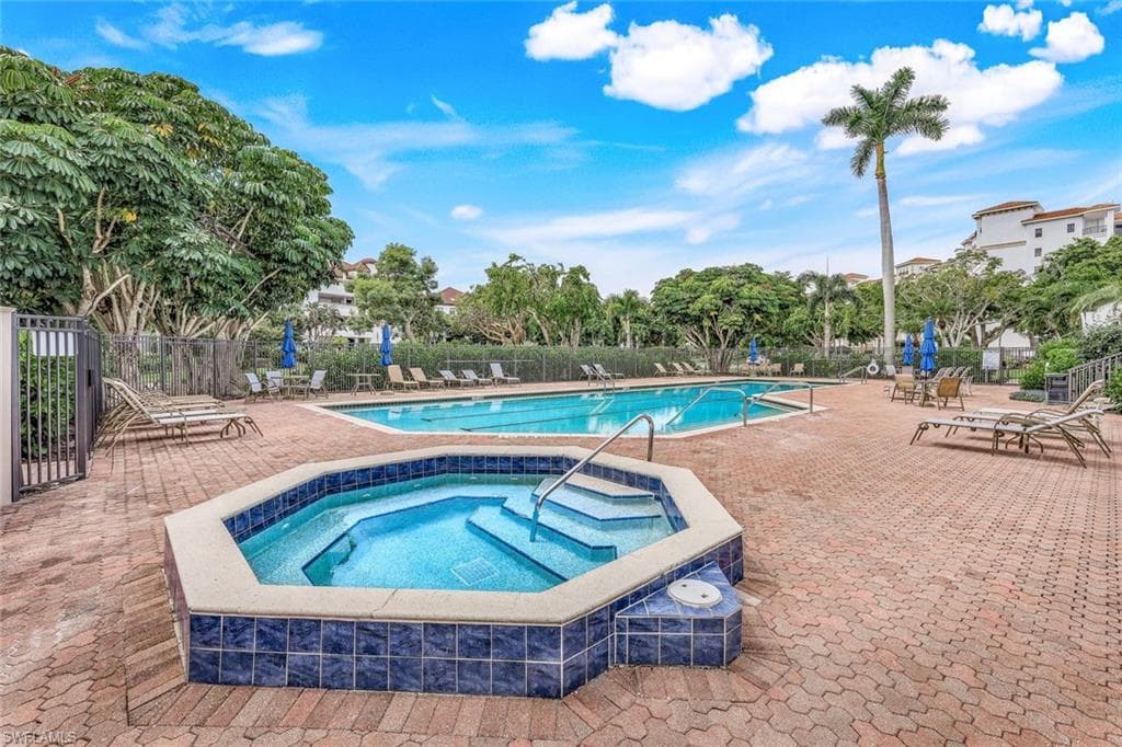 334 La Peninsula Blvd 334, Naples, FL 34113-37