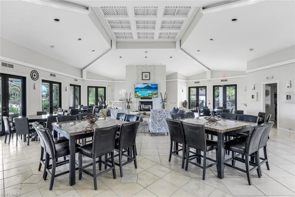 334 La Peninsula Blvd 334, Naples, FL 34113-43