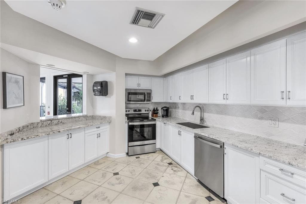 334 La Peninsula Blvd 334, Naples, FL 34113-44